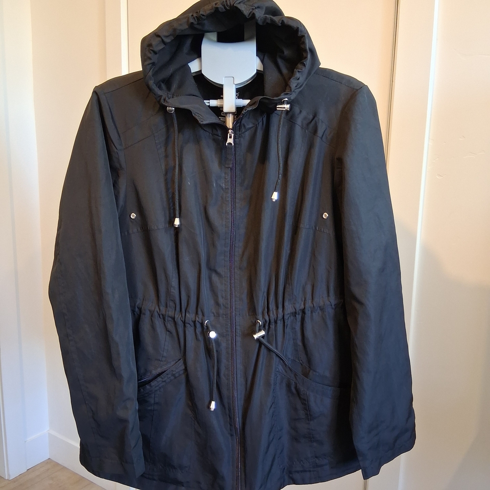 d.e.t.a.i.l.s INTL Parka in a Pocket Black Hooded Raincoat sz L Zip & Button Up